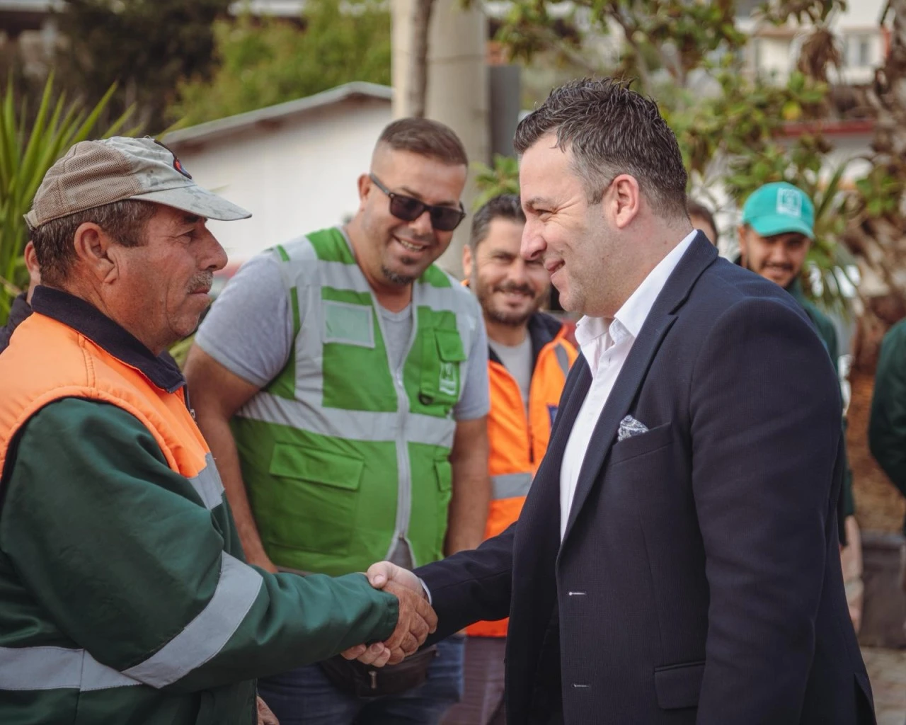 BAŞKAN VEKİLİ DEMİRTAŞ’TAN PARK VE BAHÇELER PERSONELİNE SABAH ZİYARETİ