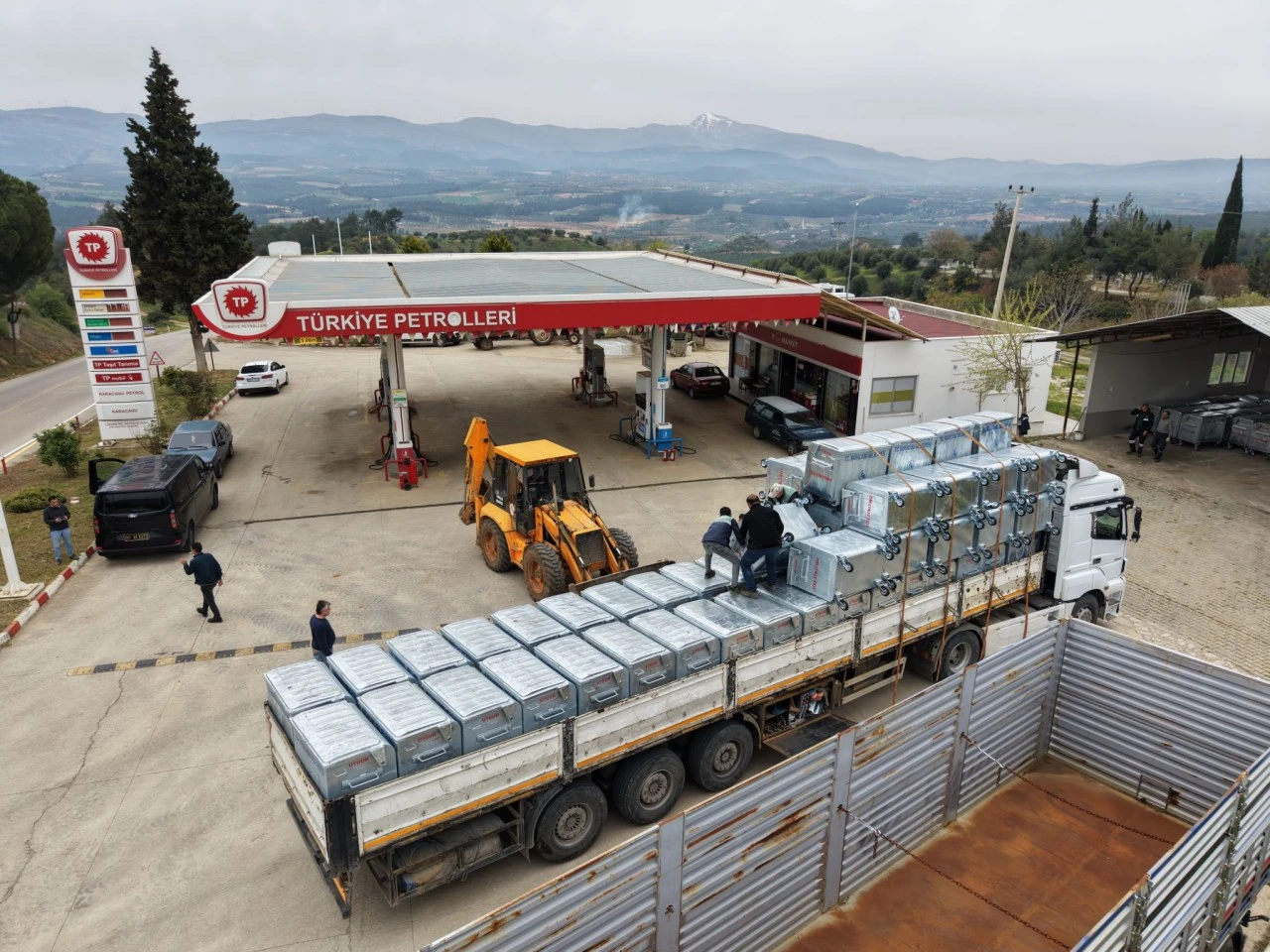 KARACASU’DA TEMİZLİK SEFERBERLİĞİ: 100 YENİ KONTEYNER HİZMETTE