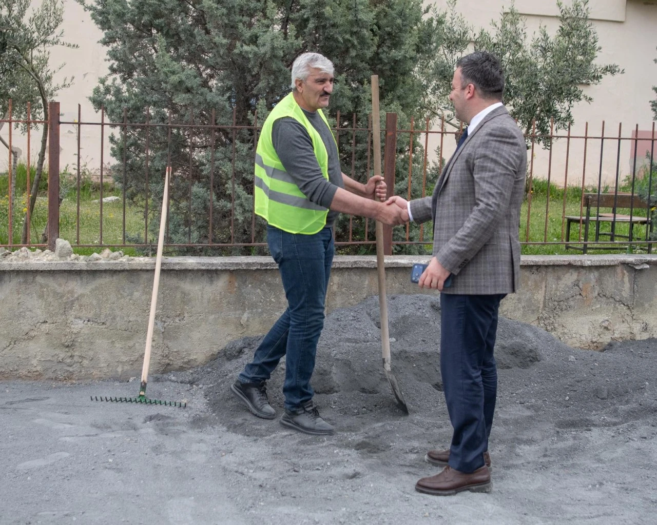 DEĞİRMENDERE’DE YOL ÇALIŞMALARI YERİNDE İNCELENDİ