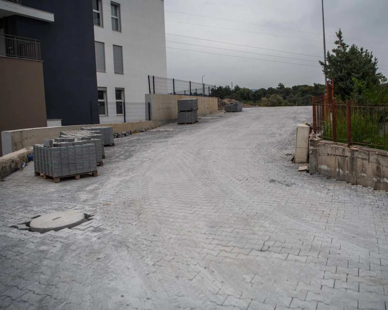 DEĞİRMENDERE’DE YOL ÇALIŞMALARI YERİNDE İNCELENDİ