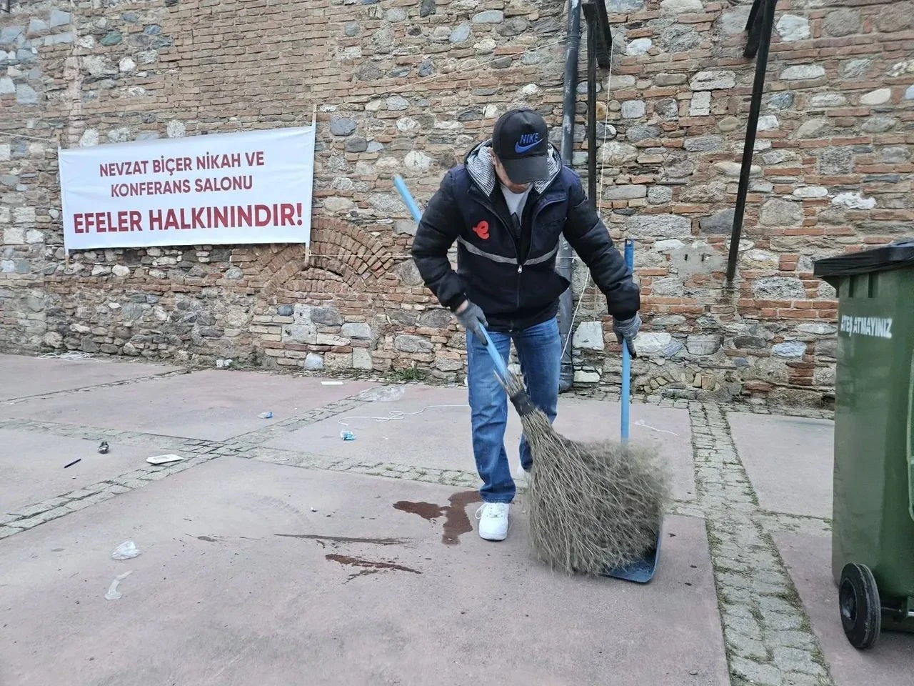 NEVZAT BİÇER PARKI’NI PIRIL PIRIL YAPTI