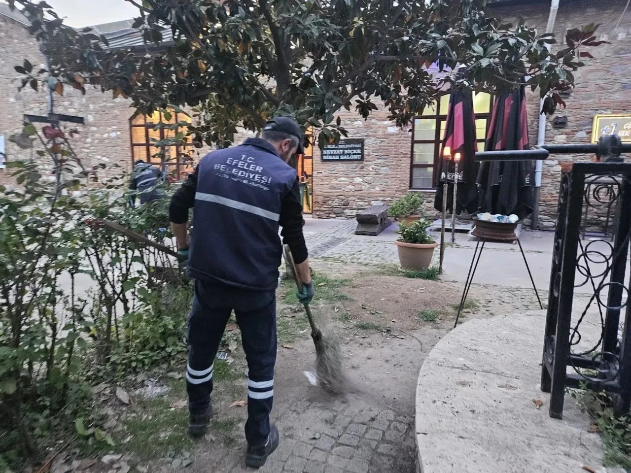 NEVZAT BİÇER PARKI’NI PIRIL PIRIL YAPTI