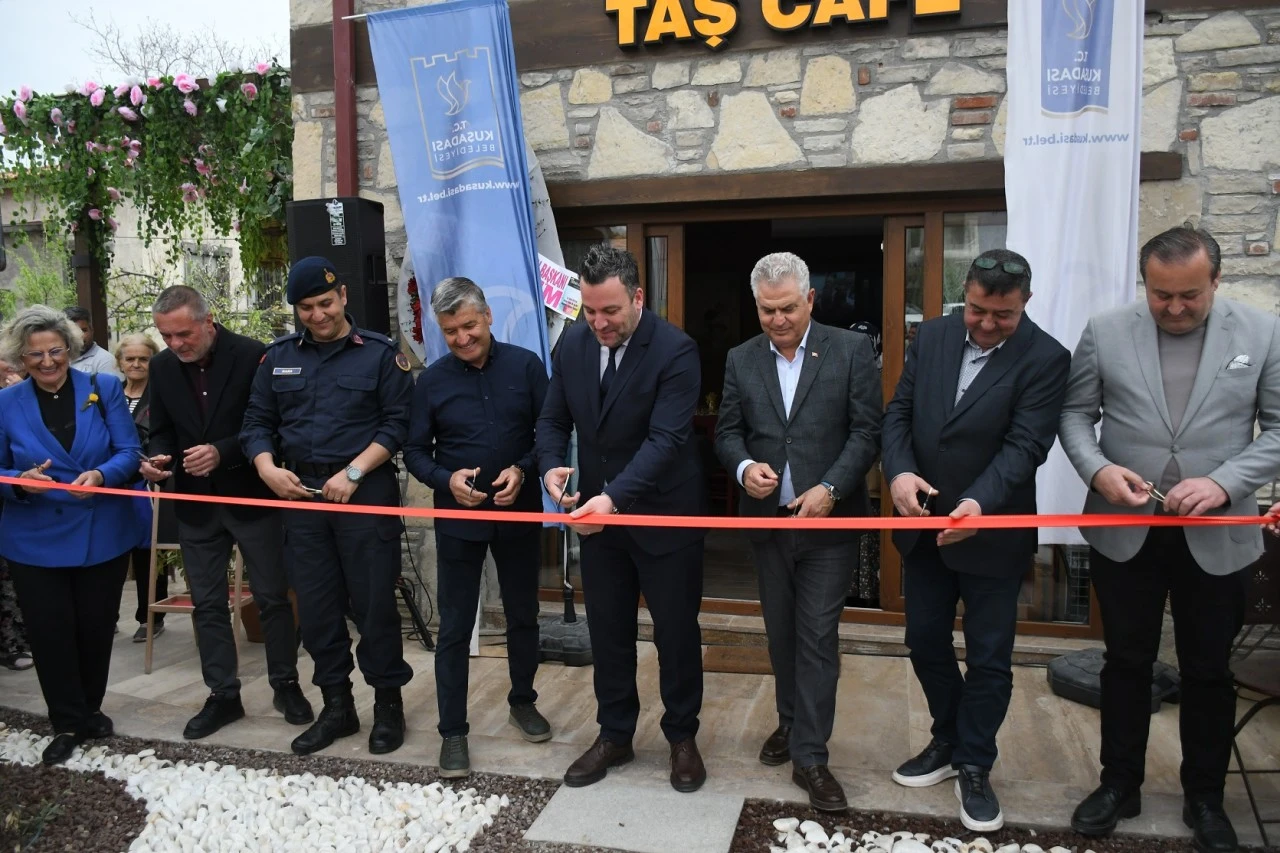 KUŞADASI CAFERLİ MAHALLESİ YENİ MUHTARLIK BİNASINA KAVUŞTU