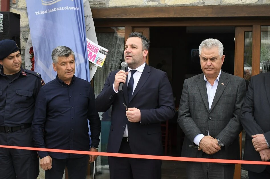 KUŞADASI CAFERLİ MAHALLESİ YENİ MUHTARLIK BİNASINA KAVUŞTU