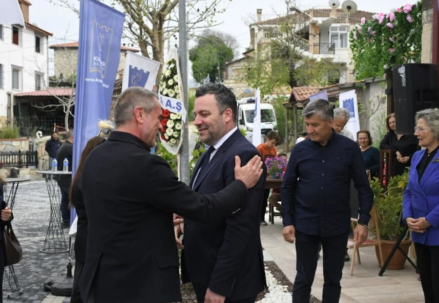 KUŞADASI CAFERLİ MAHALLESİ YENİ MUHTARLIK BİNASINA KAVUŞTU