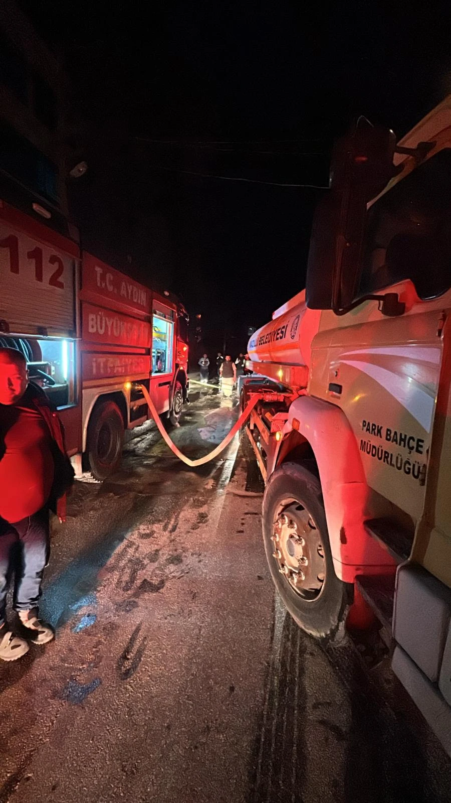 NAZİLLİ BELEDİYESİ EKİPLERİNDEN YANGINA ANINDA MÜDAHALE