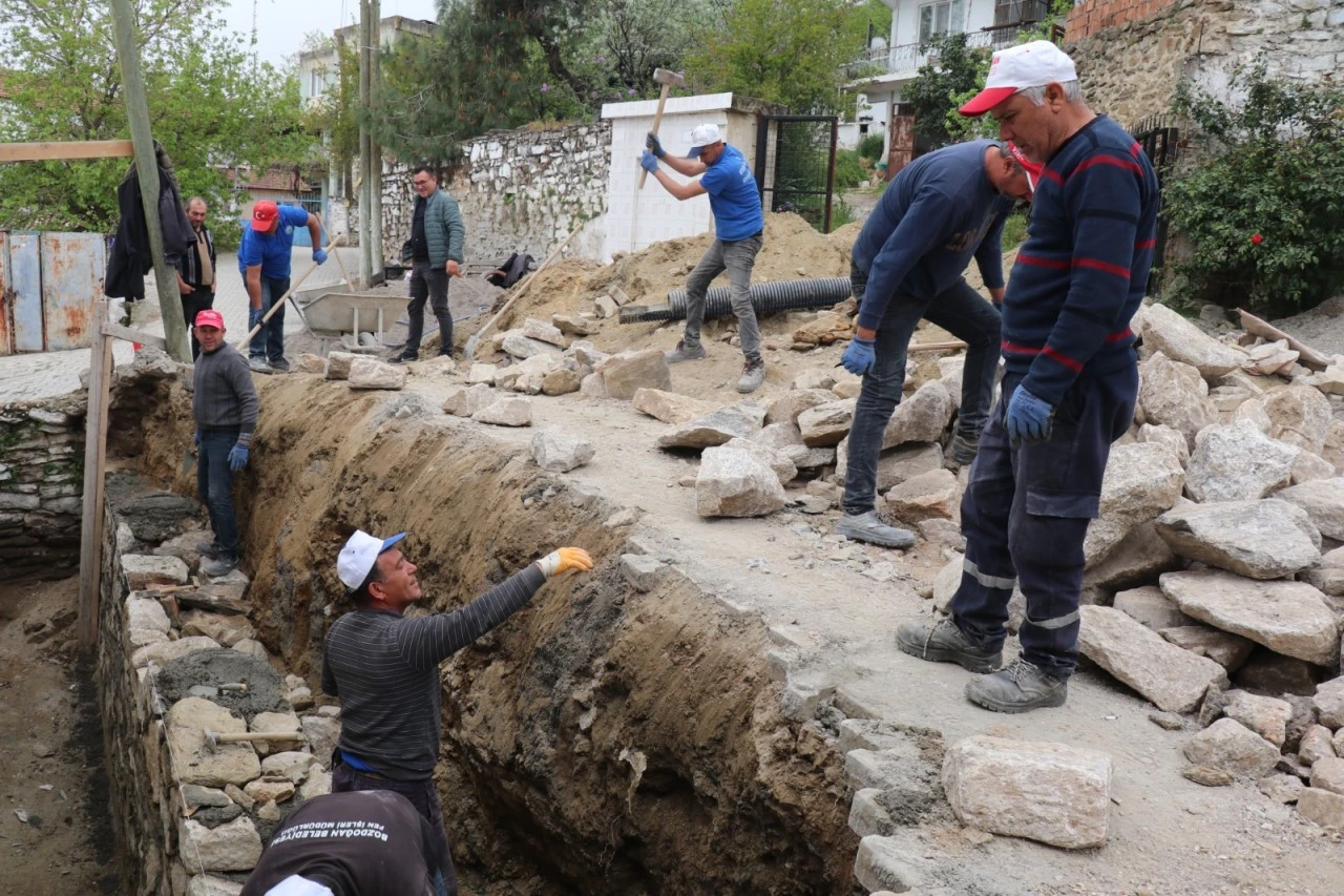 Bozdoğan Belediyesi Alamut Mahallesi’nde Taş Duvar Çalışmasını Tamamladı