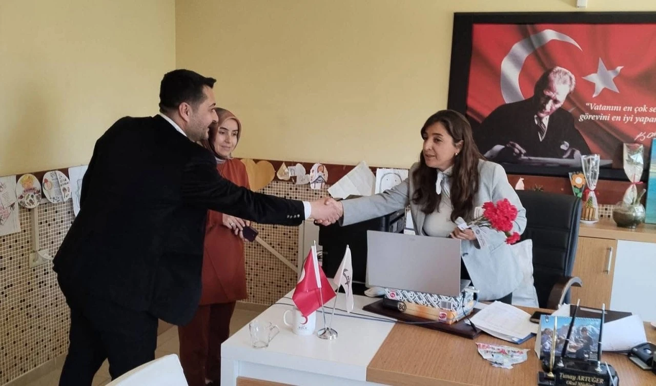 KUYUCAK’TA ÖĞRETMENLERE ANLAMLI ZİYARET