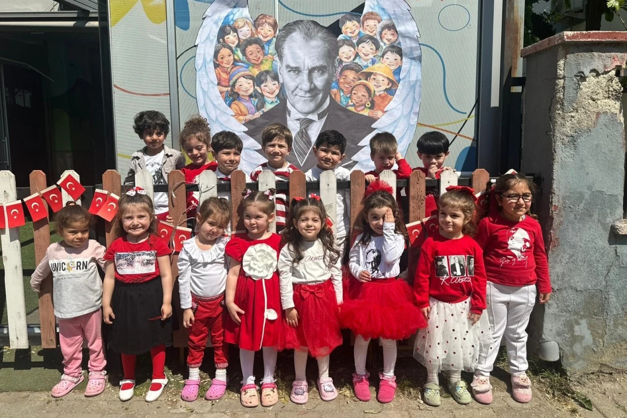 EFELER’İN MİNİKLERİ 23 NİSAN’I KUTLADI