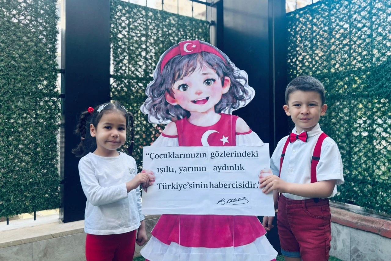 EFELER’İN MİNİKLERİ 23 NİSAN’I KUTLADI