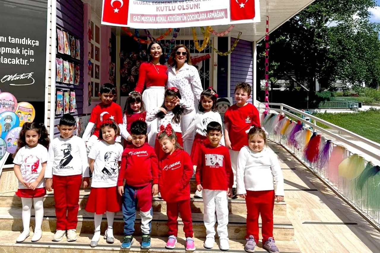 EFELER’İN MİNİKLERİ 23 NİSAN’I KUTLADI