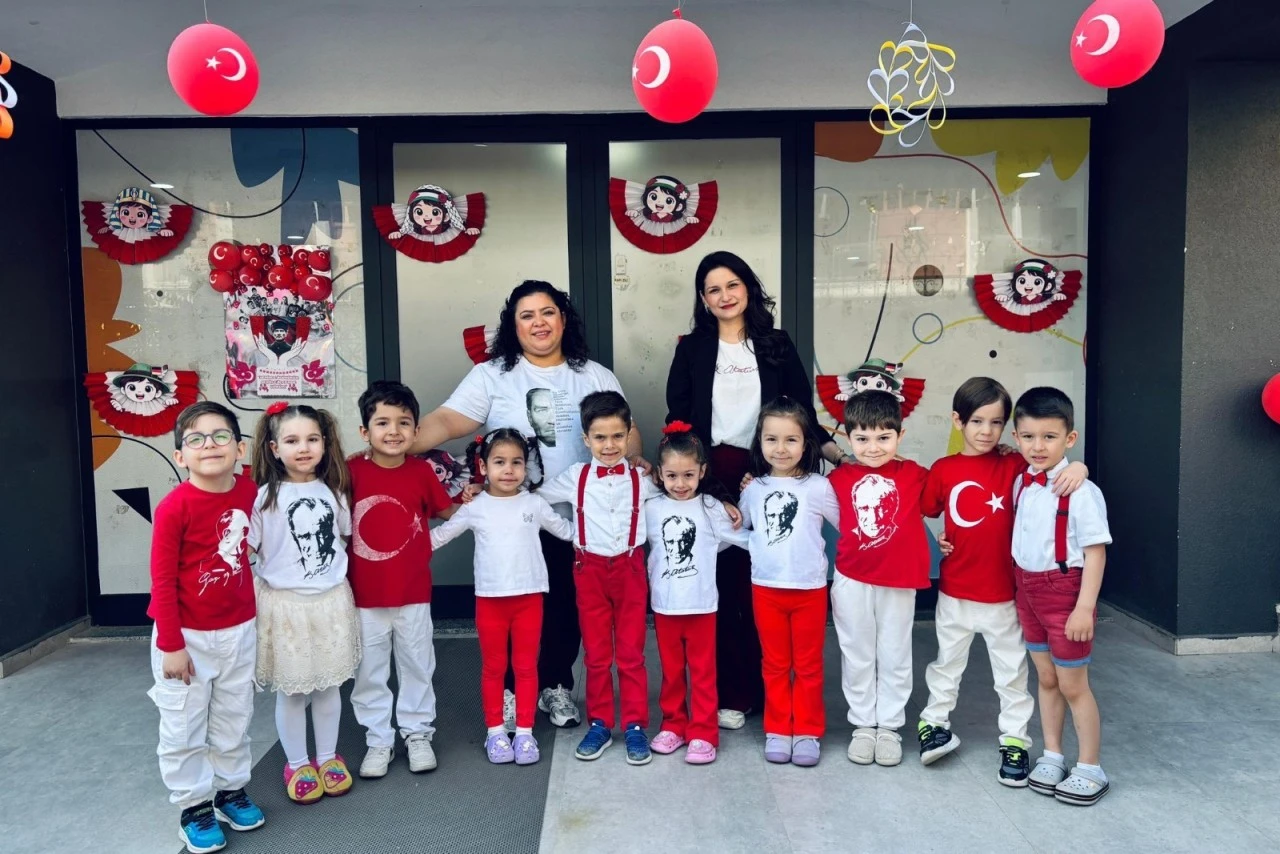 EFELER’İN MİNİKLERİ 23 NİSAN’I KUTLADI