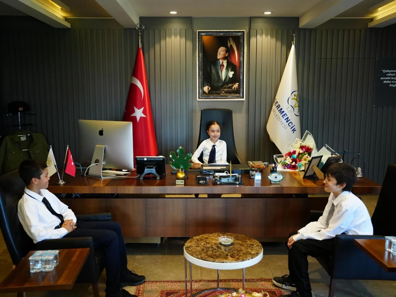 BAŞKAN ZENCİRCİ KOLTUĞU DA YETKİYİ DE ÇOCUKLARA DEVRETTİ