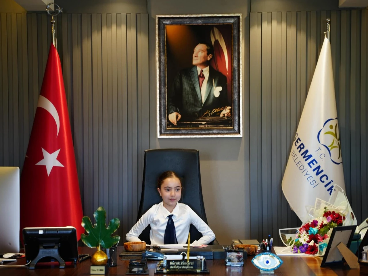 BAŞKAN ZENCİRCİ KOLTUĞU DA YETKİYİ DE ÇOCUKLARA DEVRETTİ