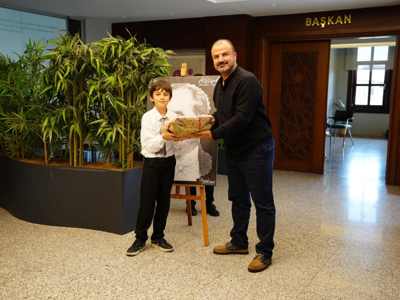 BAŞKAN ZENCİRCİ KOLTUĞU DA YETKİYİ DE ÇOCUKLARA DEVRETTİ
