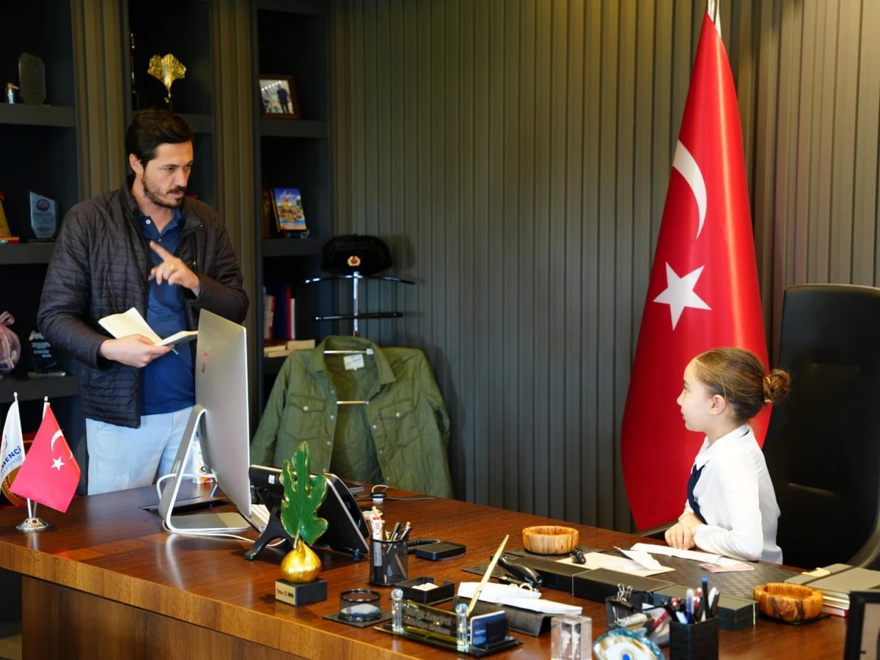 BAŞKAN ZENCİRCİ KOLTUĞU DA YETKİYİ DE ÇOCUKLARA DEVRETTİ