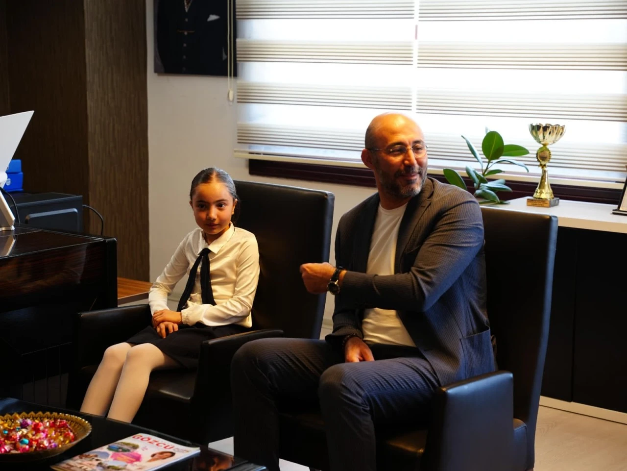 BAŞKAN ZENCİRCİ KOLTUĞU DA YETKİYİ DE ÇOCUKLARA DEVRETTİ