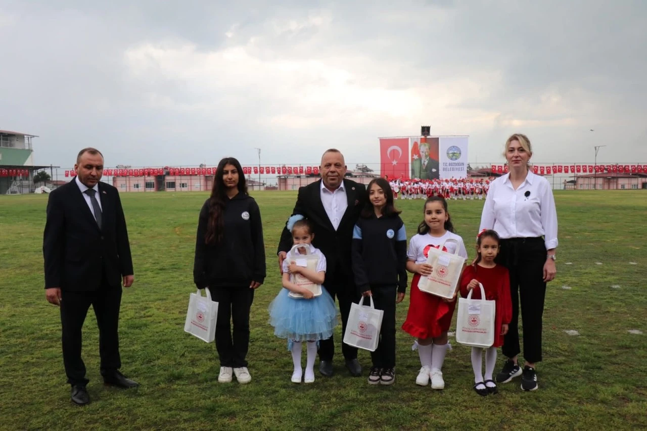 Bozdoğan’da 23 Nisan Yağmura Rağmen Coşkuyla Kutlandı