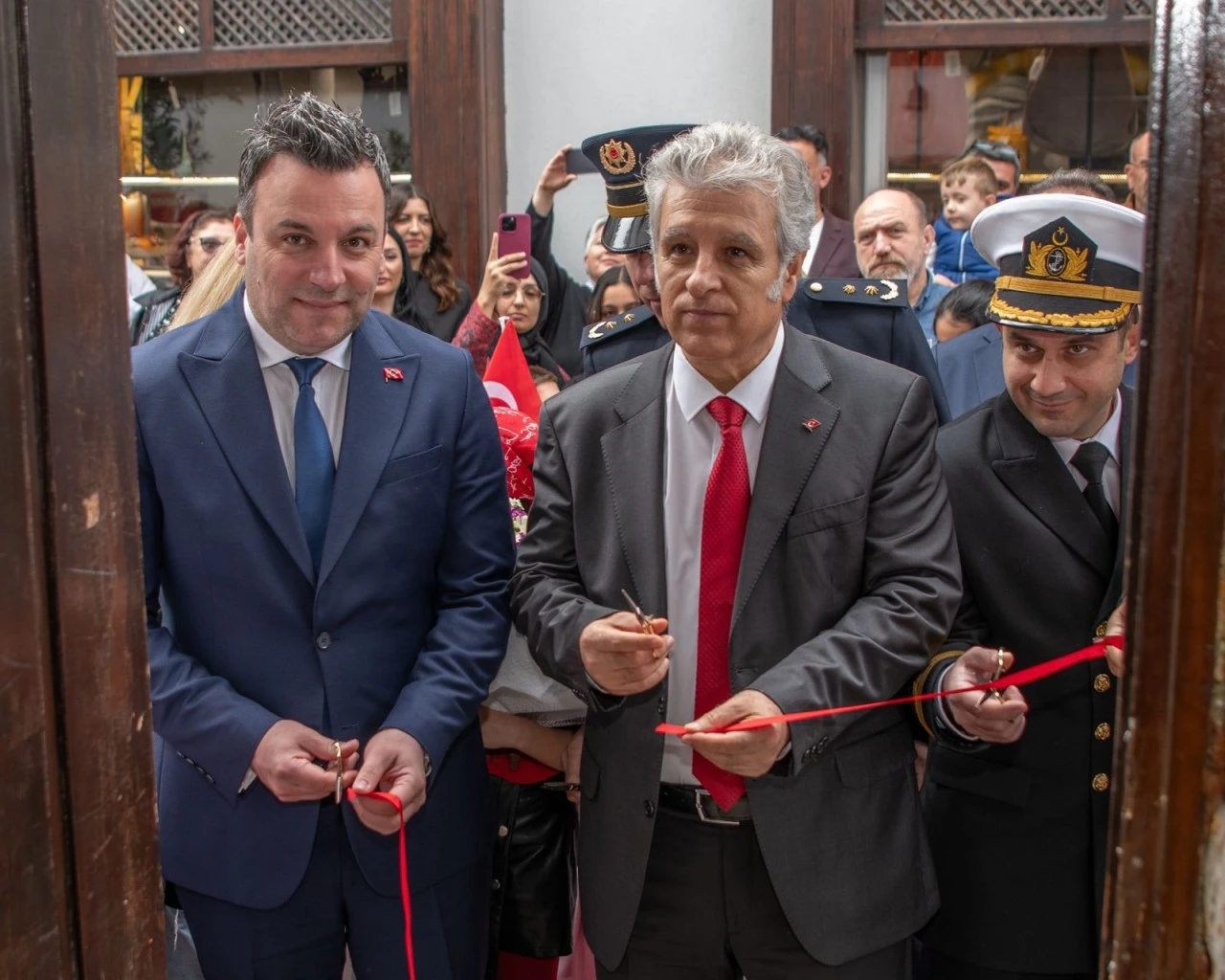  İBRAMAKİ MİNİK SANATÇILARIN RESİMLERİNE EV SAHİPLİĞİ YAPTI