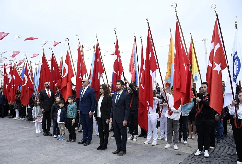 KUŞADASI’NDA 23 NİSAN ULUSAL EGEMENLİK VE ÇOCUK BAYRAMININ COŞKUYLA KUTLANDI