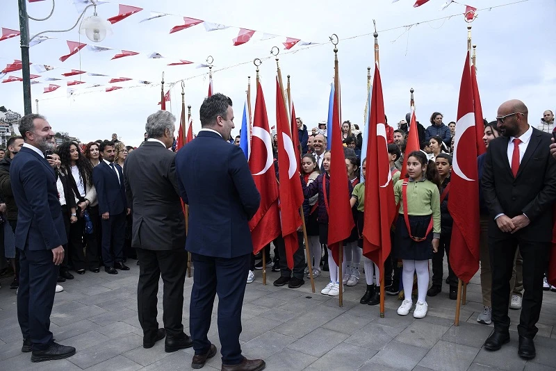 KUŞADASI’NDA 23 NİSAN ULUSAL EGEMENLİK VE ÇOCUK BAYRAMININ COŞKUYLA KUTLANDI