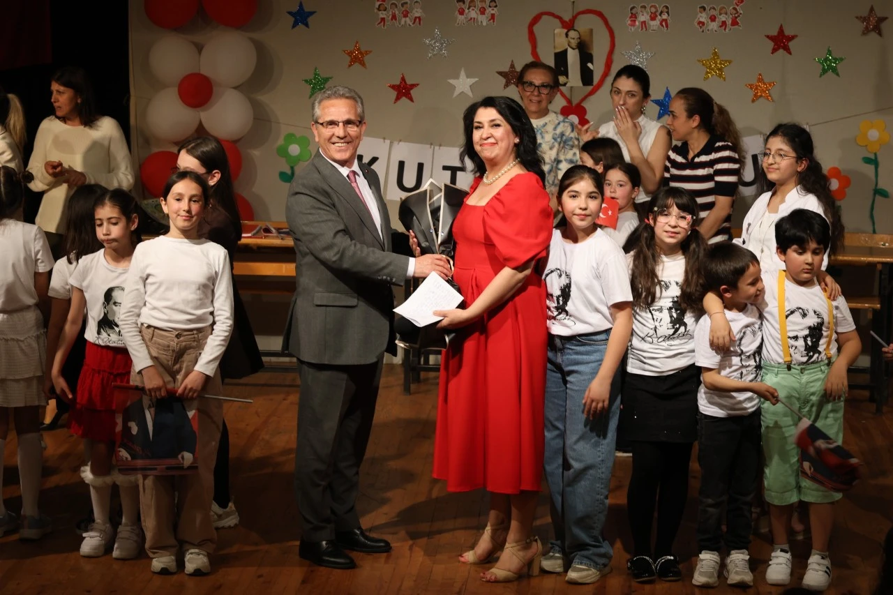 Nazilli’de sahne minik oyuncuların oldu
