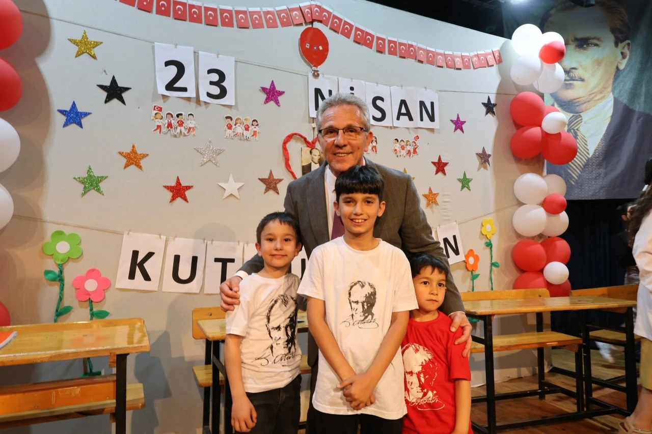 Nazilli’de sahne minik oyuncuların oldu