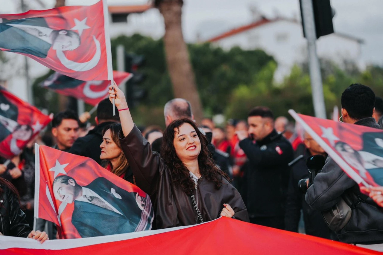 RESMÎ TÖRENLERDEN FENER ALAYINA UZANAN KUTLAMALAR BÜYÜK BİR COŞKUYLA GERÇEKLEŞTİ