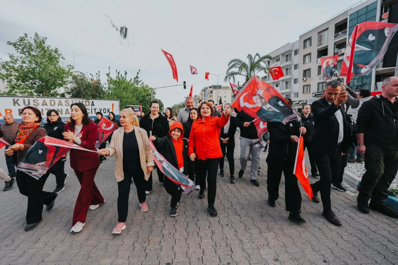 RESMÎ TÖRENLERDEN FENER ALAYINA UZANAN KUTLAMALAR BÜYÜK BİR COŞKUYLA GERÇEKLEŞTİ
