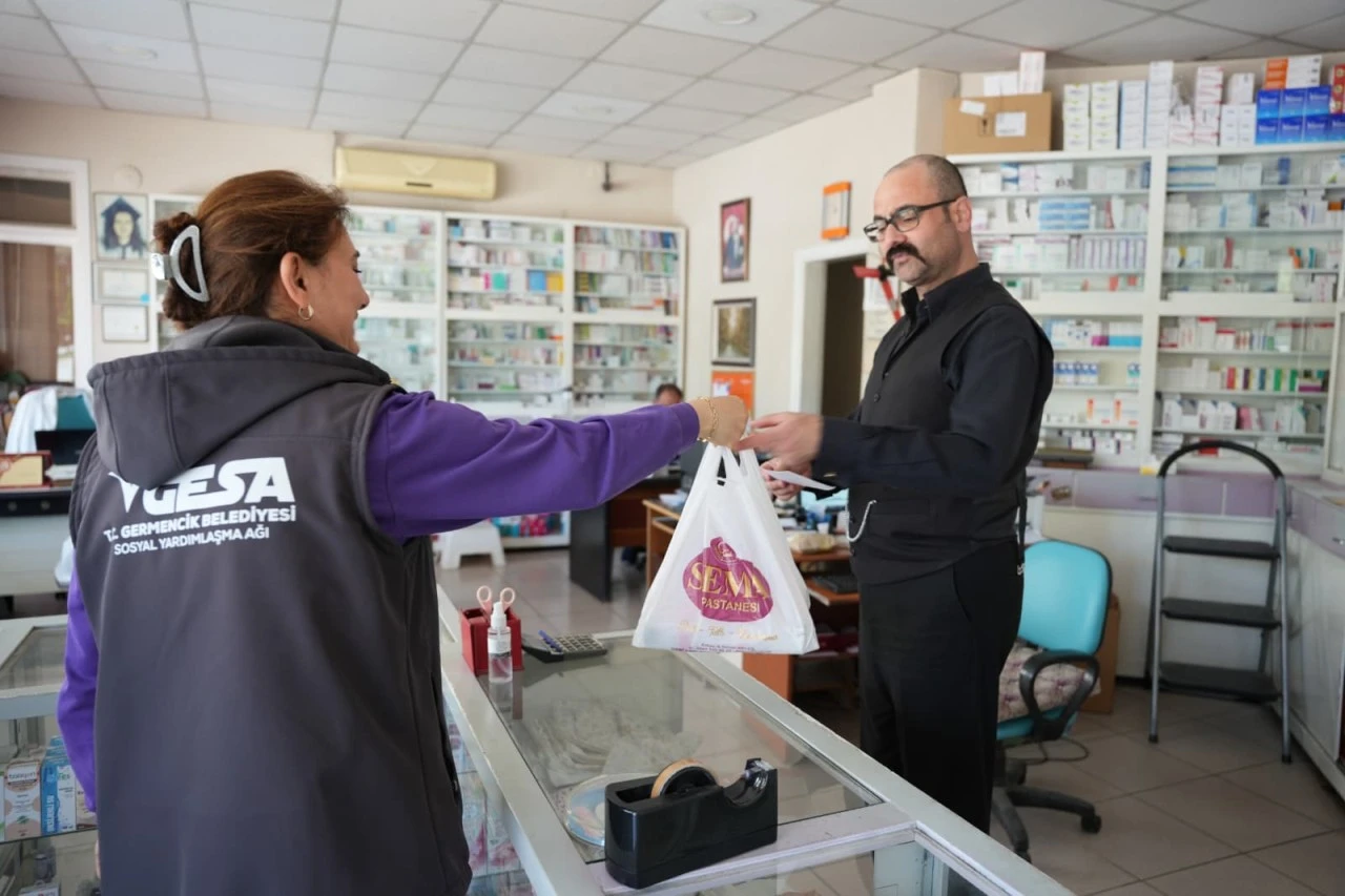 Başkan Zencirci’den Eczane Teknisyenlerine Anlamlı Jest