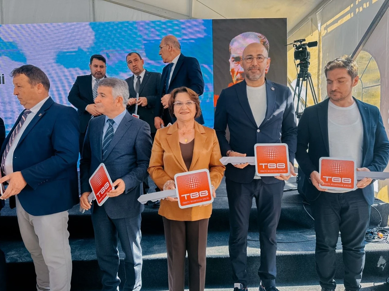 DİDİM BELEDİYESİ, KENT GENELİNDE HİZMET KALİTESİNİ ARTIRMAYA YÖNELİK GİRİŞİMLERİNE HIZ KESMEDEN DEVAM EDİYOR.