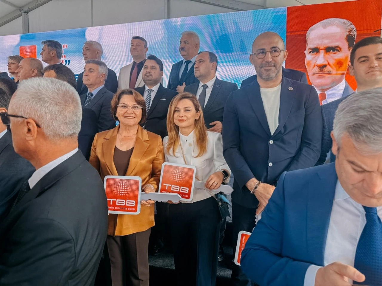 DİDİM BELEDİYESİ, KENT GENELİNDE HİZMET KALİTESİNİ ARTIRMAYA YÖNELİK GİRİŞİMLERİNE HIZ KESMEDEN DEVAM EDİYOR.