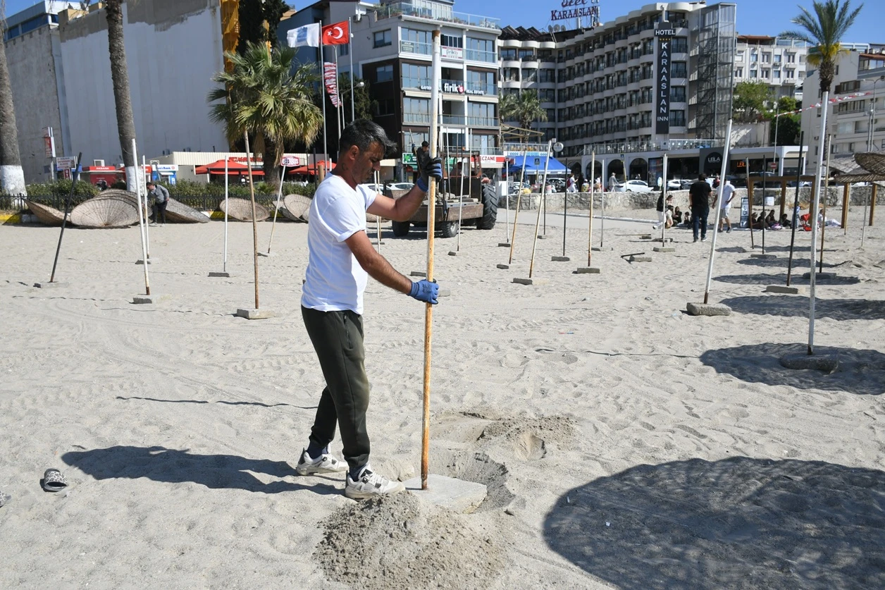 KUŞADASI PLAJLARINDA SEZON HAZIRLIĞI BAŞLADI