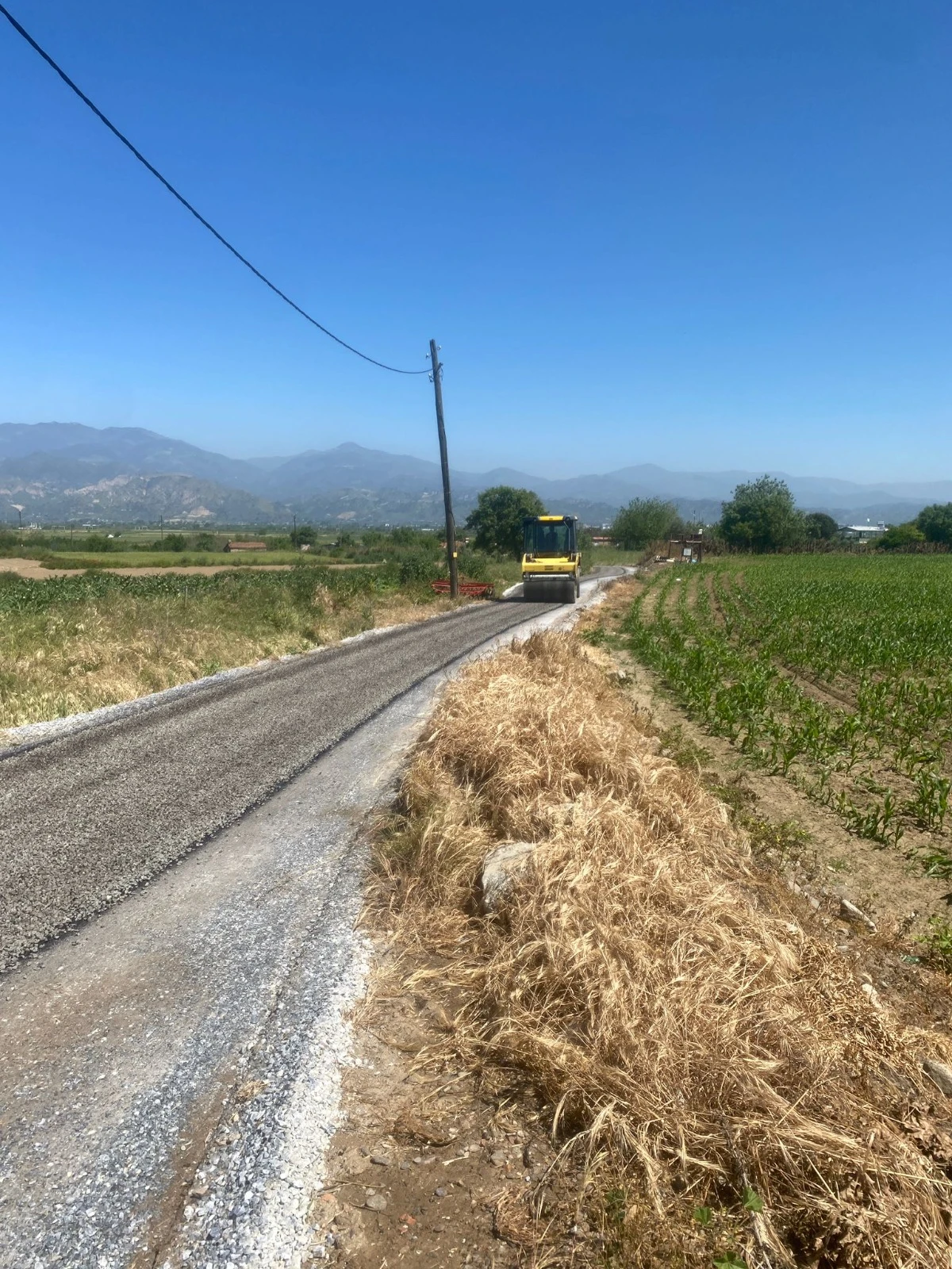 EFELER BELEDİYESİ YOL KONFORU VE GÜVENLİĞİ İÇİN ÇALIŞMALARINA DEVAM EDİYOR