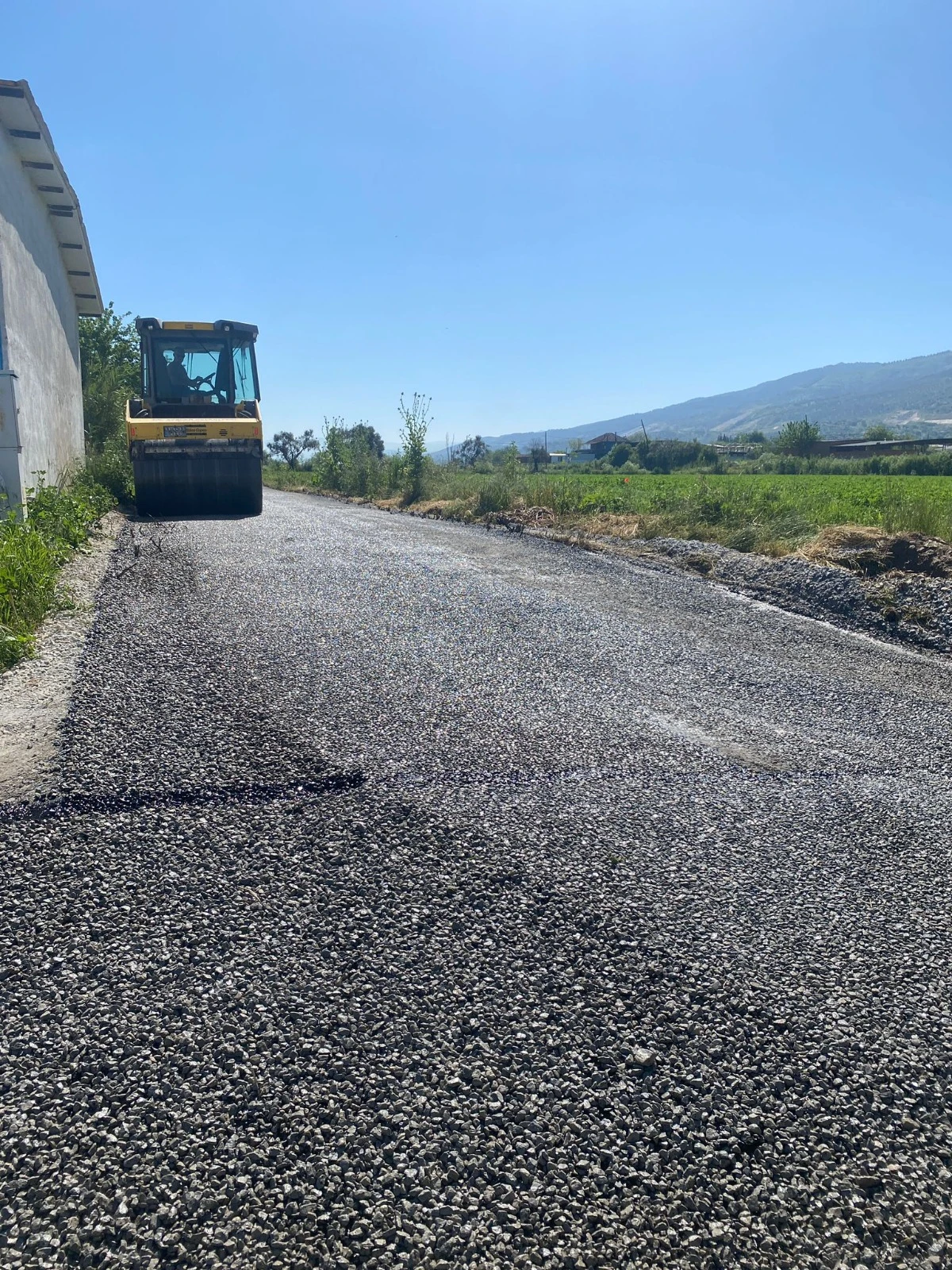 EFELER BELEDİYESİ YOL KONFORU VE GÜVENLİĞİ İÇİN ÇALIŞMALARINA DEVAM EDİYOR