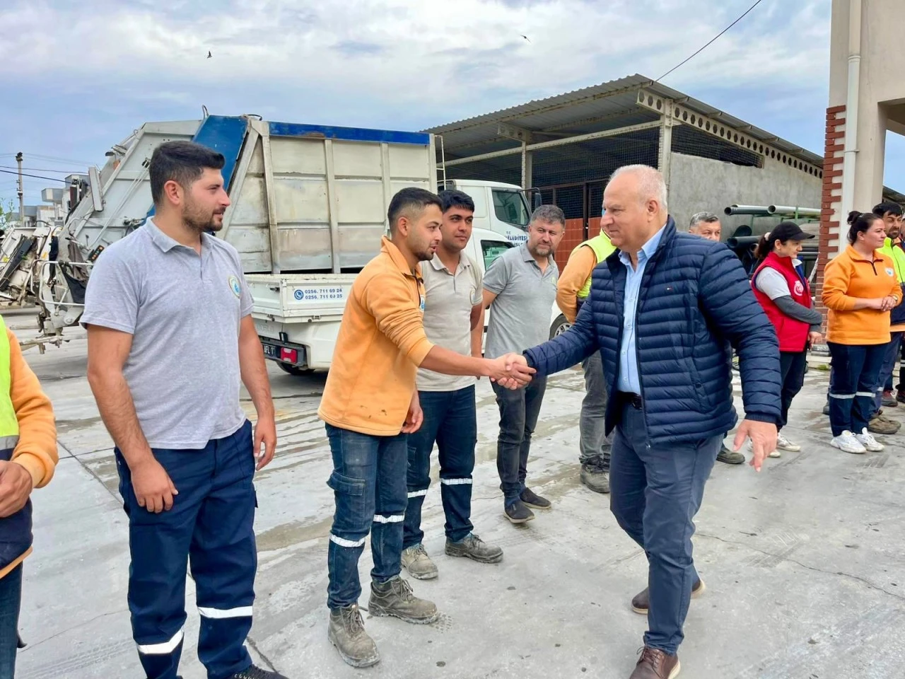 BAŞKAN KIVRAK, 1 MAYIS’TA GÖREVİ BAŞINDAKİ PERSONELİ YALNIZ BIRAKMADI
