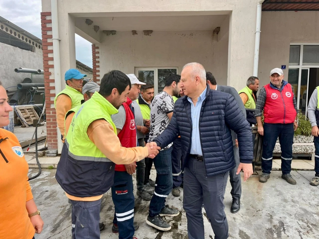 BAŞKAN KIVRAK, 1 MAYIS’TA GÖREVİ BAŞINDAKİ PERSONELİ YALNIZ BIRAKMADI