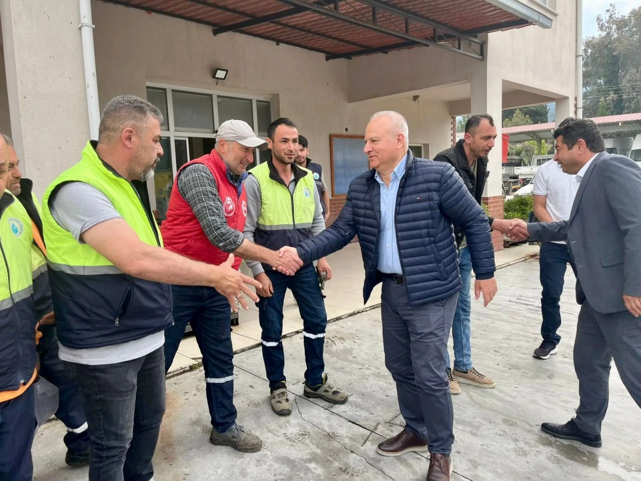 BAŞKAN KIVRAK, 1 MAYIS’TA GÖREVİ BAŞINDAKİ PERSONELİ YALNIZ BIRAKMADI