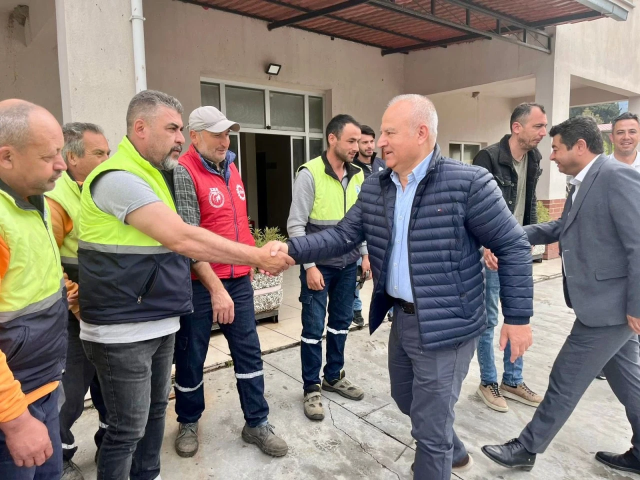 BAŞKAN KIVRAK, 1 MAYIS’TA GÖREVİ BAŞINDAKİ PERSONELİ YALNIZ BIRAKMADI