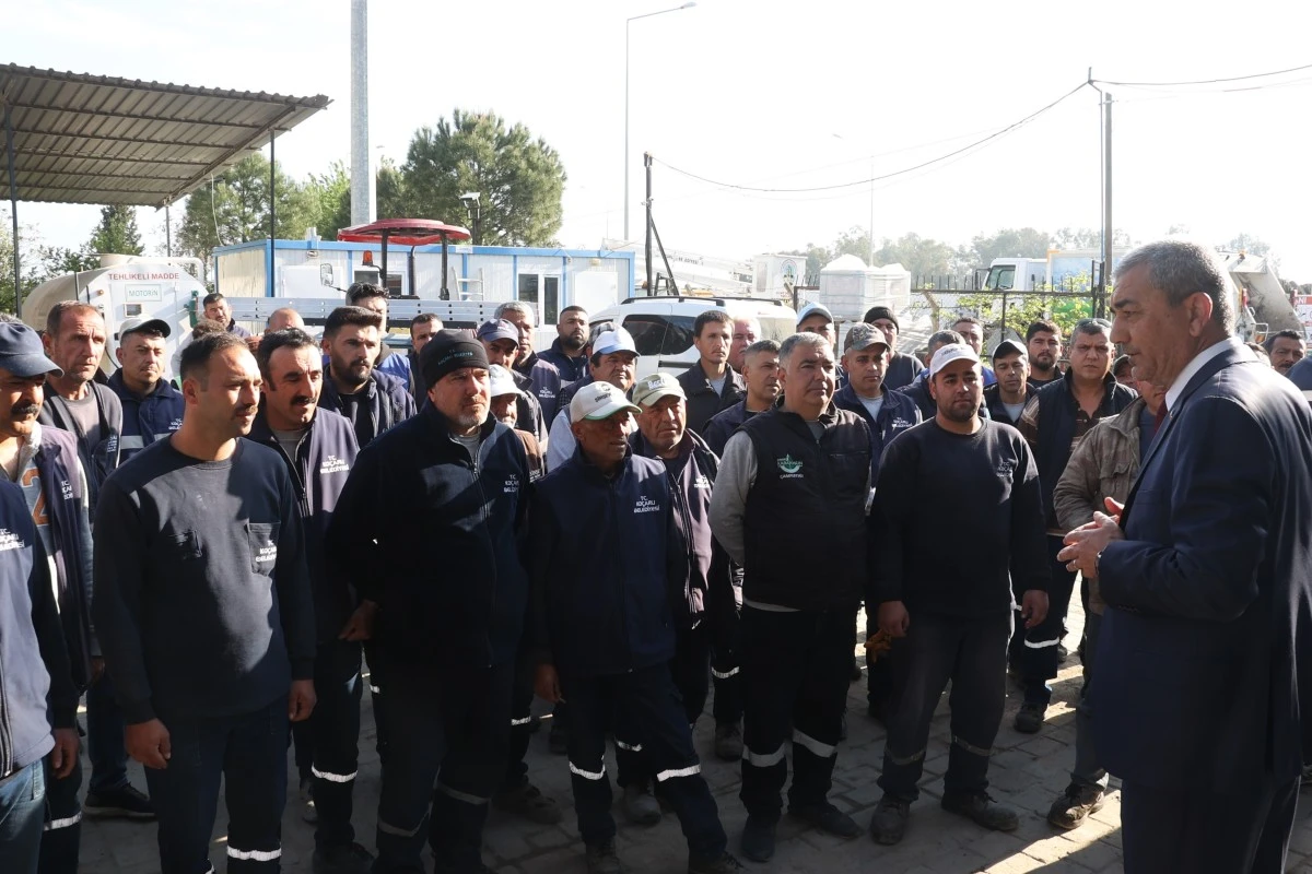 Başkan Kaplan, belediye personeli ile bayramlaştı