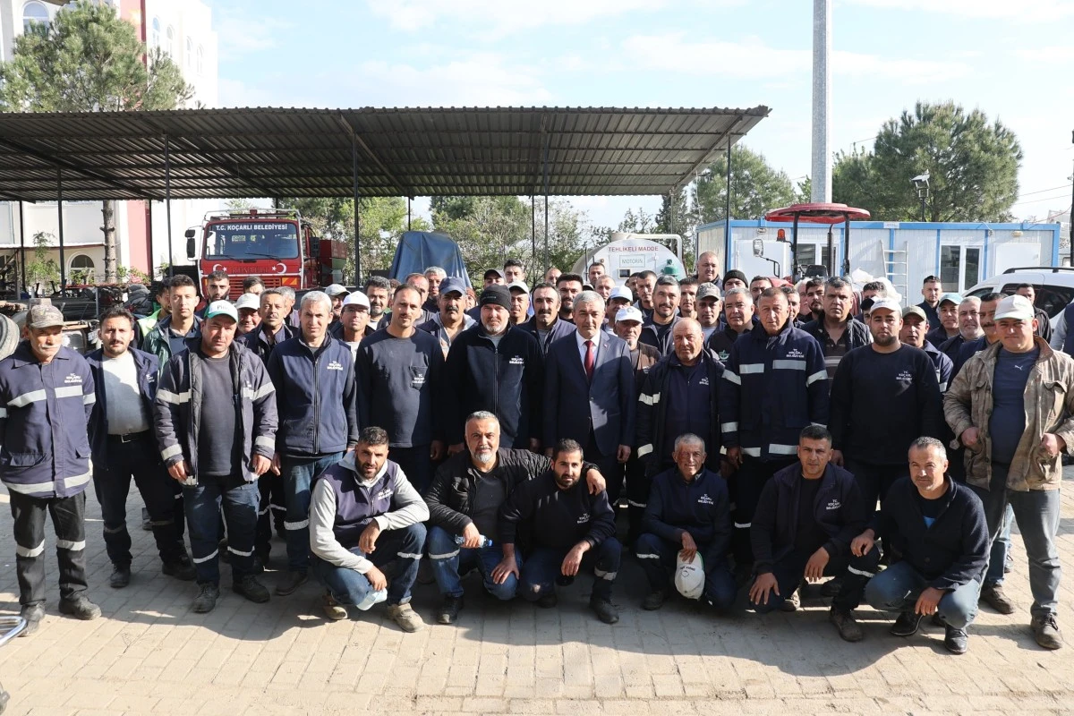 Başkan Kaplan, belediye personeli ile bayramlaştı