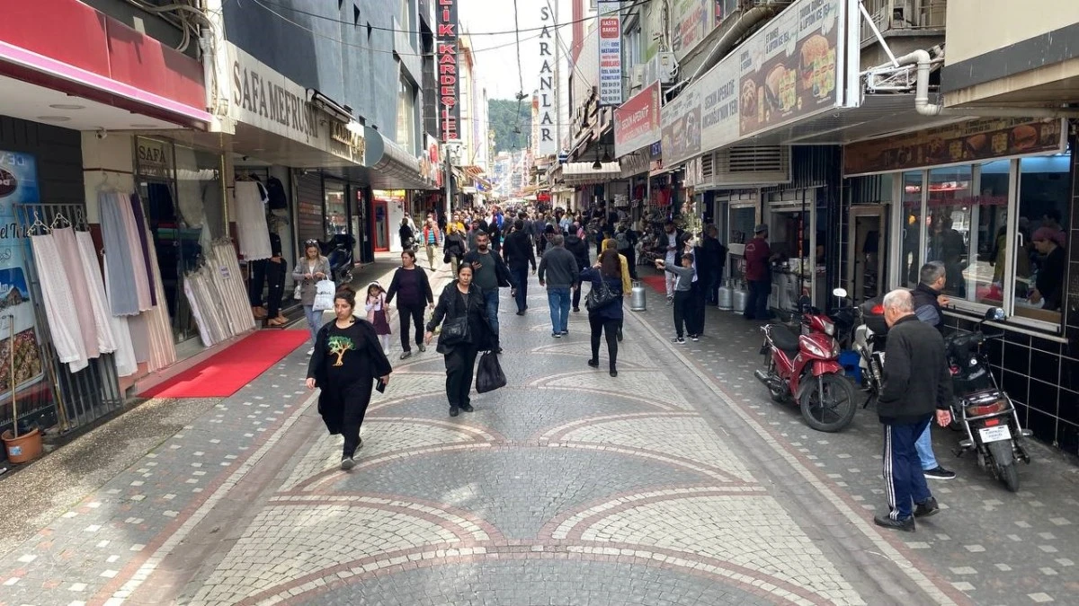 Aydın’da uzun tatlı kuyrukları oluştu