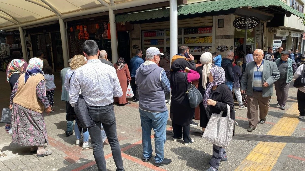 Aydın’da uzun tatlı kuyrukları oluştu