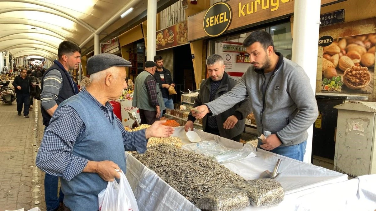 Aydın&rsquo;da uzun tatlı kuyrukları oluştu