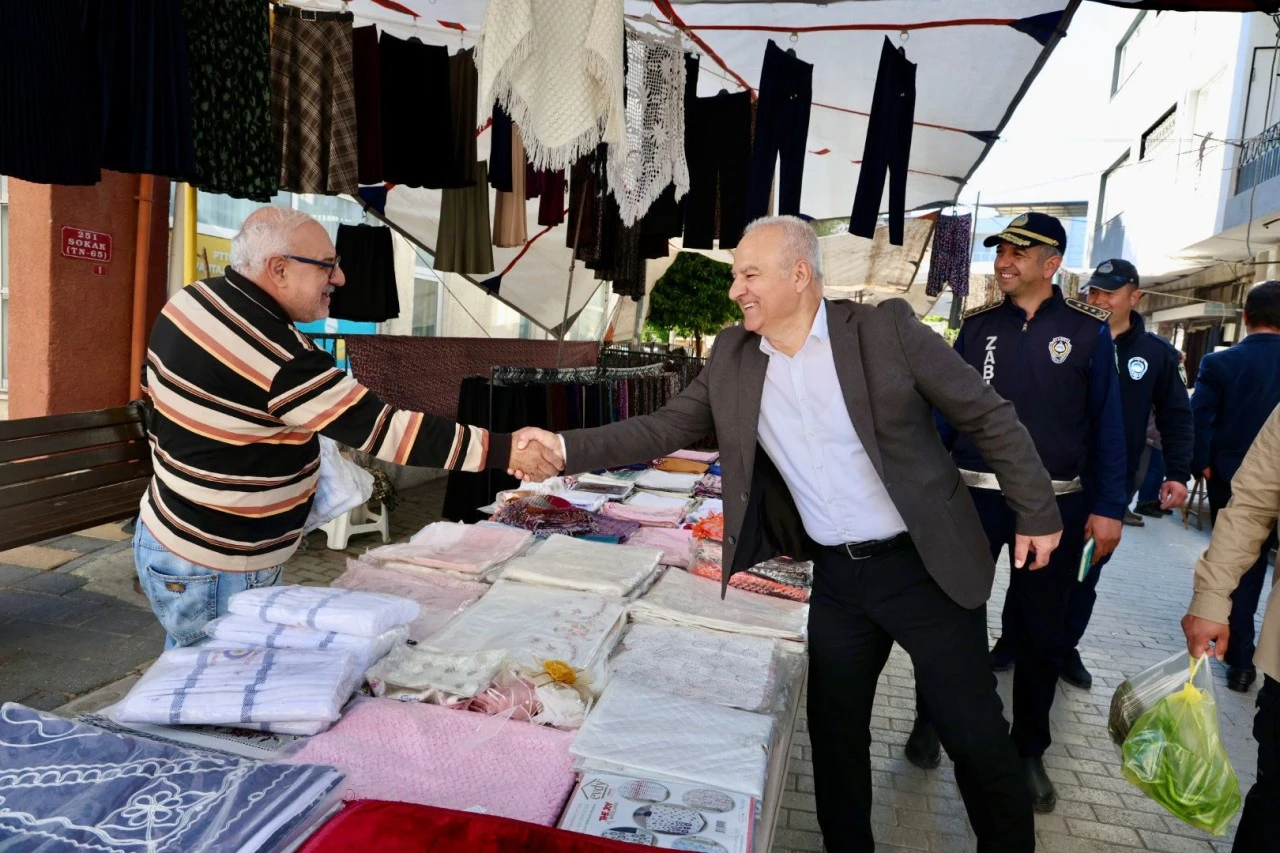 BAŞKAN KIVRAK GÜNE SEMT PAZARINDA HEMŞEHRİLERİYLE BAŞLADI