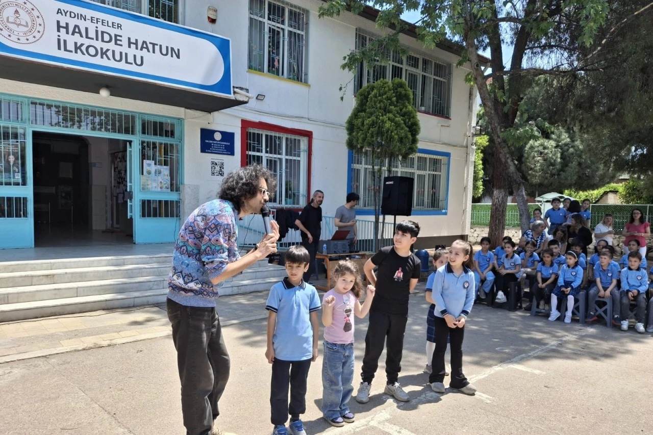 EFELER’İN SANATÇILARI ÇOCUKLAR İÇİN SAHNEYE ÇIKTI