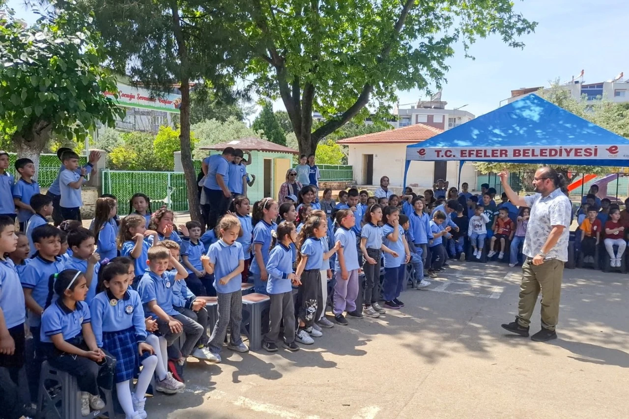 EFELER’İN SANATÇILARI ÇOCUKLAR İÇİN SAHNEYE ÇIKTI