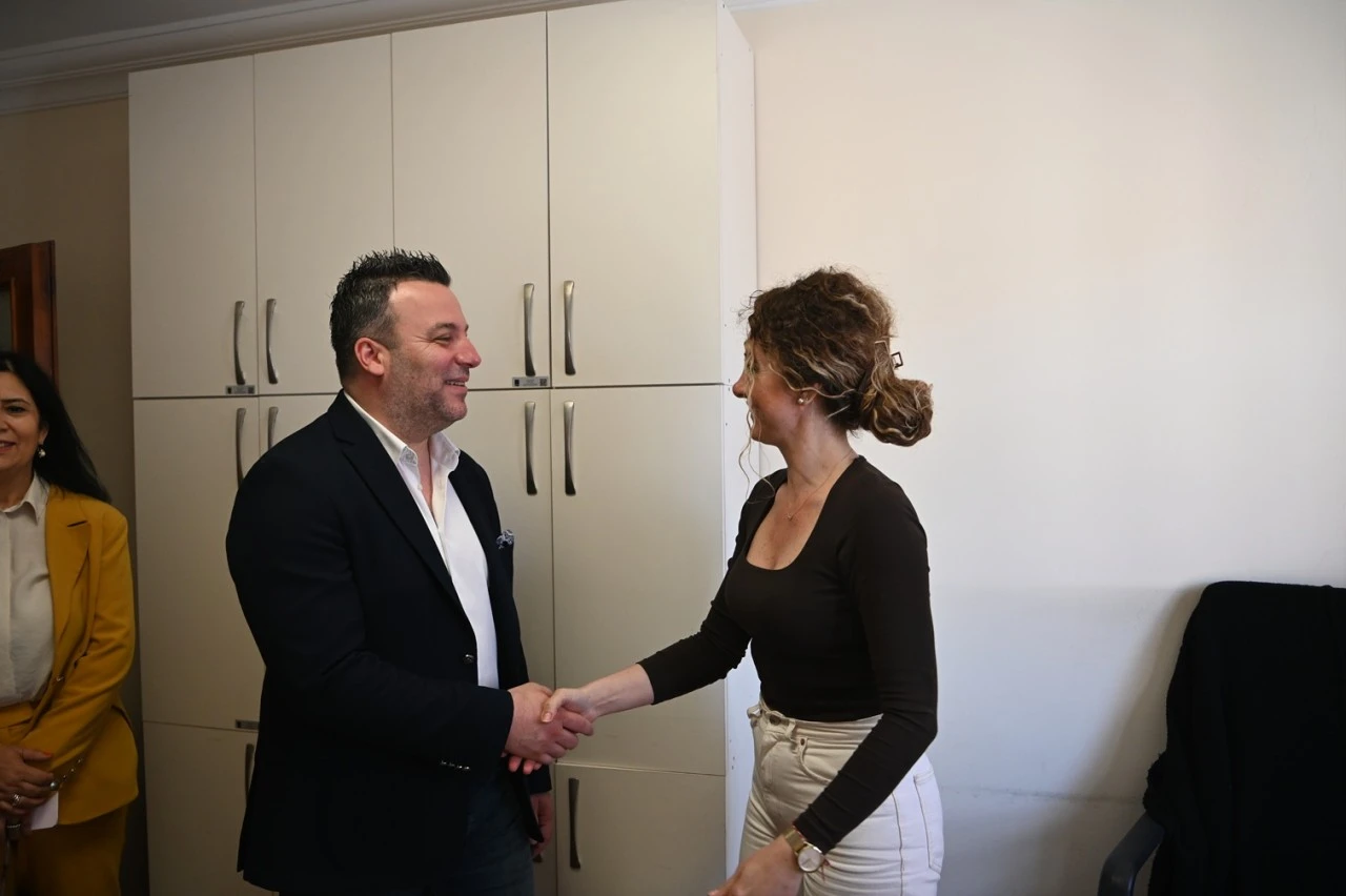 BAŞKAN VEKİLİ TAHSİN DEMİRTAŞ’TAN KUŞADASI BELEDİYESİ EK HİZMET BİNASINA ZİYARET