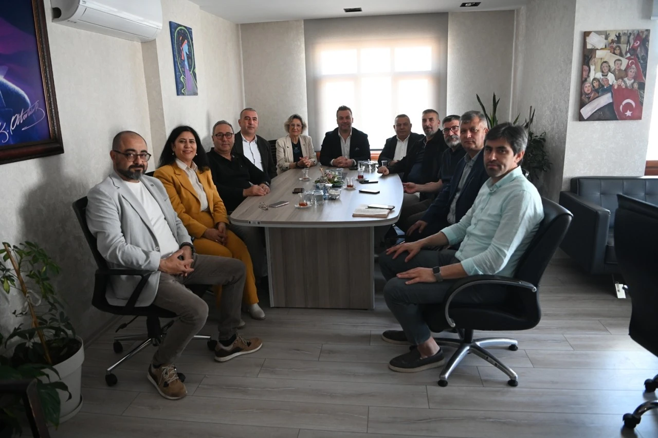 BAŞKAN VEKİLİ TAHSİN DEMİRTAŞ’TAN KUŞADASI BELEDİYESİ EK HİZMET BİNASINA ZİYARET