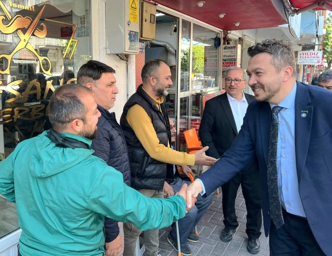İKTİDARIN “PEMBE TABLOSU” KUYUCAK PAZARINDA DAĞILDI